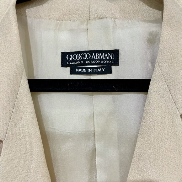 Women suit - Picture 3 of 4